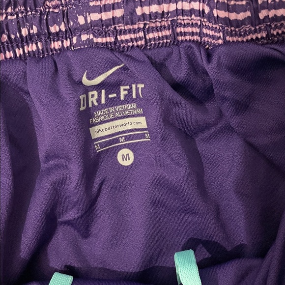 Nike Women's Purple Patterned Athletic Shorts medium - Picture 3 of 3